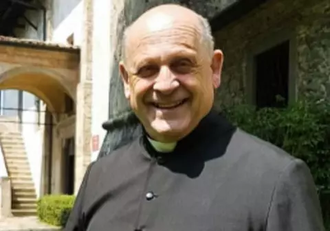 Acest preot a renunțat la aparatul de respirat pentru a i-l da unui pacient tânăr. A murit la scurt timp după