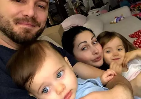 Fetița Gabrielei Cristea a împlinit un an. Iris va avea parte de o aniversare pe cinste, chiar dacă întreaga familie a intrat în autoizolare din cauza coronavirusului