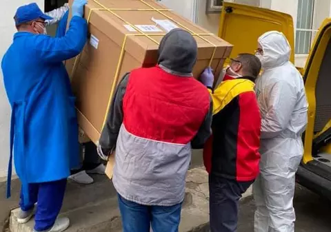 Spitalul de Boli Infecțioase din Iaşi a primit donație un aparat care va putea face peste 400 de teste COVID-19 pe zi