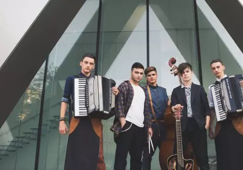 Solistul unei trupe care a făcut senzație la „Românii au talent” s-a sinucis. „Dintre noi toți, doar el își făcea semnul crucii în public!”