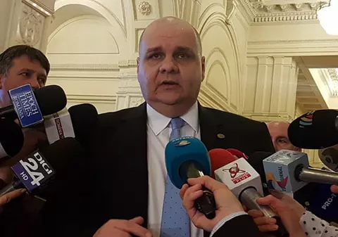 Raport de admitere pentru legea vaccinării obligatorii, în comisia de sănătate, în absenţa presei. Corneliu Buicu: "Consimţământul trebuie obţinut de la părinţi"