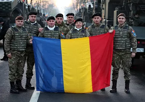 Armata îndeamnă la solidaritate: "Românii să arboreze drapelul la ferestre"