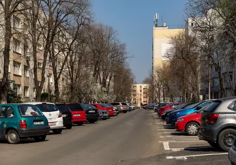 Autoritățile cer ”dispozitive cu soluții dezinfectante la toate intrările blocului”, dar numai în București sunt 16.000 de blocuri cu cel puțin 2 scări în medie