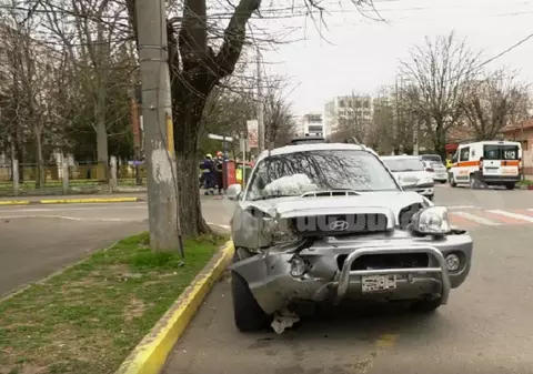 Video | Scandal teribil în trafic în urma unui accident. Șoferiță bătută în plină stradă
