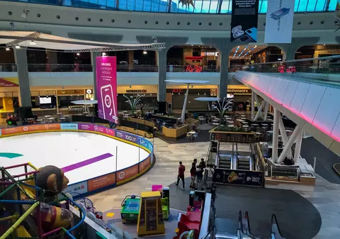 Viaţa în cel mai mare mall din Bucureşti, în vremea coronavirusului. De ce aleg oamenii să nu stea acasă, în auto-izolare