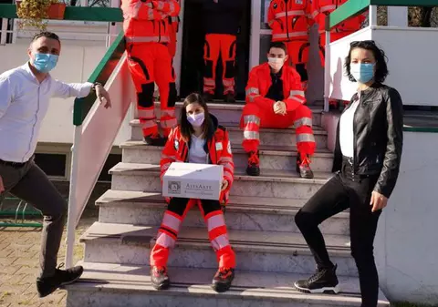 Românii din Italia sunt implicați activ în lupta cu pandemia de coronavirus. Aceștia donează măști și alimente