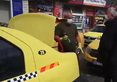 VIDEO / Taximetriștii din Buzău au fost puși de primar să-i arate cum dezinfectează mașinile