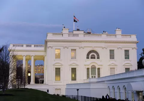 Ce le recomandă MAE românilor care merg în SUA. UE condamnă restricțiile de călătorie anunțate de Trump