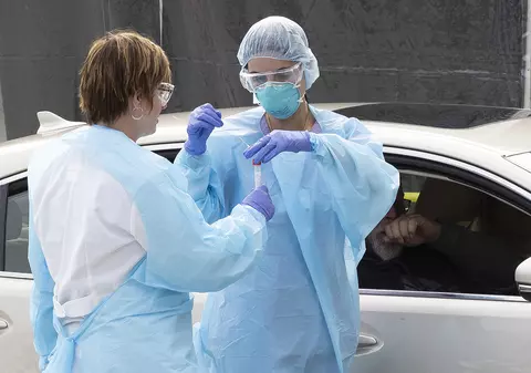 Șef de sindicat: “Medicii își spală echipamentele de protecție acasă, se tem că își vor îmbolnăvi familiile”