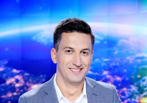 După ce a muncit non-stop două săptămâni, Cosmin Stan se baricadează în casă și se joacă pe playstation cu copiii lui. “În ultima vreme nu am avut timp să stau cu familia”