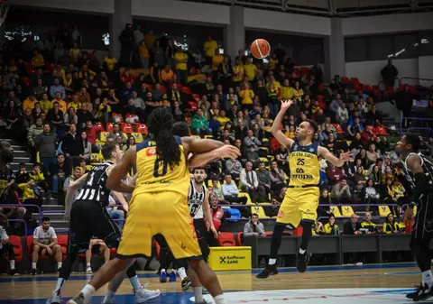 Meciul de baschet SCM Timișoara - CSU Sibiu se dispută cu spectatori. Derby-ul Steaua - Dinamo, de luni, se joacă în Sala Regimentului de Gardă Mihai Viteazu