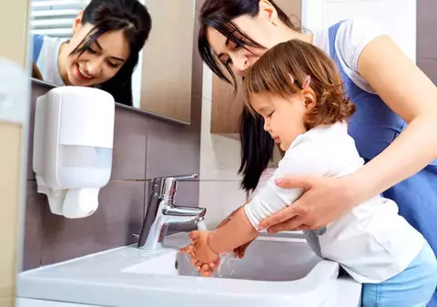 Una din patru școli din România nu are dotările minime necesare pentru spălatul mâinilor