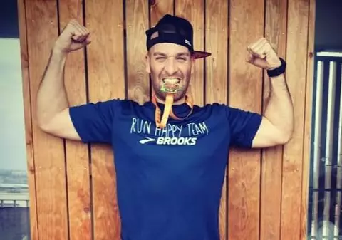 VIDEO | Un francez aflat în izolare a alergat distanța maratonului în balcon