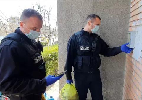 Polițiștii locali din Sectorul 4 fac verificări la domiciliile persoanelor aflate în autoizolare sau carantină