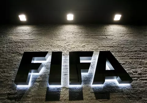 Inventatorii spray-ului folosit de arbitri la trasat linii vor fi despăgubiţi de FIFA cu 120 de milioane de dolari