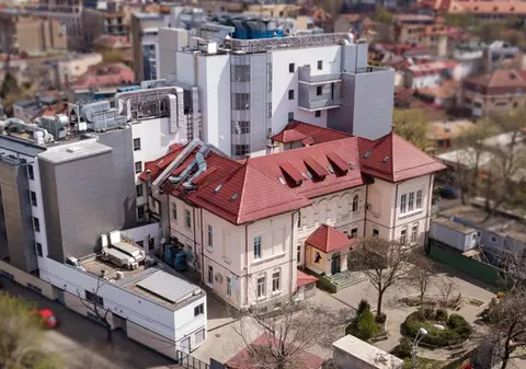 DOVEZI. Medicii acuză iresponsabilitate pentru șpagă la ”Foișor”: ”La noi se operează pe bandă rulantă pacienți cronici ce nu reprezintă urgențe. Plicul este între 3.000 și 5.000 lei”