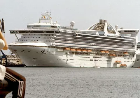 Mii de oameni posibil infectați cu coronavirus au debarcat în California de pe o navă de croazieră