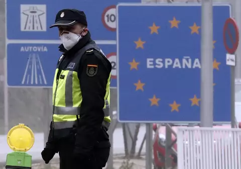 Românii care sunt sezonieri în Italia strigă după ajutor. Zeci de mii de compatrioți sunt blocați în sudul Spaniei, la ferme închise