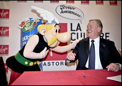 A murit Albert Uderzo, creatorul lui Asterix, eroul celei mai cunoscute serii de benzi desenate franceze