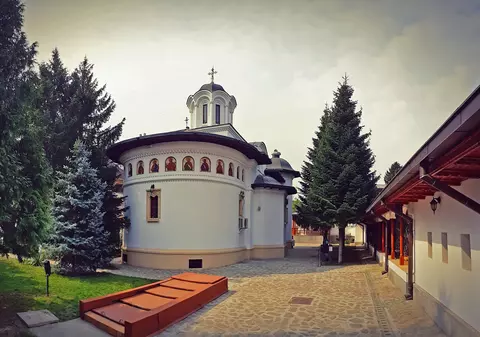 Slujbele vor avea în exteriorul lăcaşelor de cult, anunță Arhiepiscopia Tomisului
