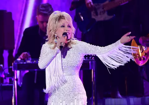 Dolly Parton vrea pe coperta Playboy, la 75 de ani!