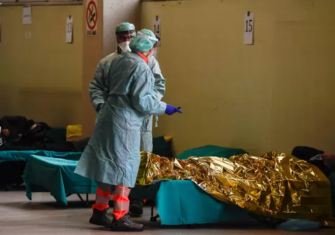 COVID-19 este de cel puțin 50 de ori mai mortală decât gripa porcină. Cum se compară noul coronavirus cu Zika și alte epidemii majore