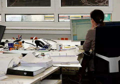 (Publicitate) 3 sfaturi pentru a lucra eficient și responsabil la birou