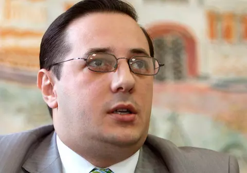 Un fost viceprimar al Bucureștiului și membru al Guvernului României face afaceri cu măști de protecție. Directorul general Unifarm: ”Ne-am înțepat un pic”