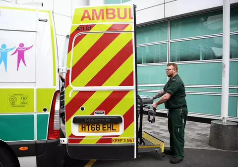 O femeie din Londra a murit de coronavirus, după ce paramedicii au considerat că nu este o prioritate