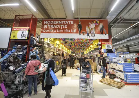 Ce reguli trebuie să respecte centrele comerciale, care se redeschid de luni. Unele magazine anunță un boicot