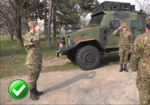 Militarii români arată cum te poţi proteja de noul coronavirus. Ministrul Apărării, apel la militari