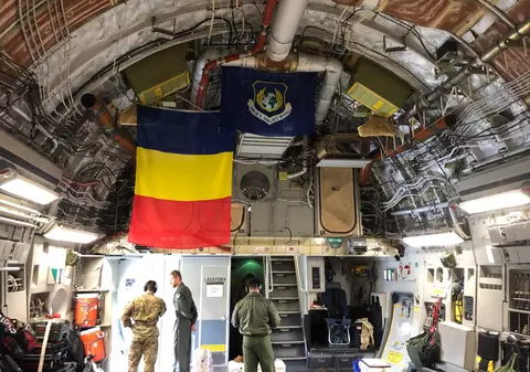 45 de tone de echipamente medicale din Coreea de Sud, sosesc, joi, cu o aeronavă NATO