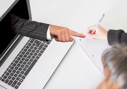 Free Edu: Educație la distanță oferită gratuit prin videoconferință