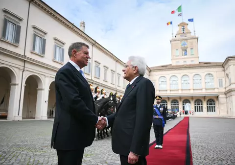 Klaus Iohannis i-a scris preşedintelui Italiei: Mesaj de solidaritate şi de compasiune pentru familiile victimelor epidemiei de coronavirus