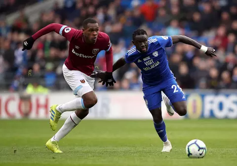 Fotbalistul Oumar Niasse a fost prins în timp ce se plimba cu mașina, deși în Anglia a fost impusă carantina