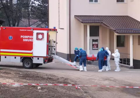 În timp ce medicii de la Spitalul Județean Suceava se luptau cu COVID-19 și cereau echipamente, primăria cumpăra lumini de Paști