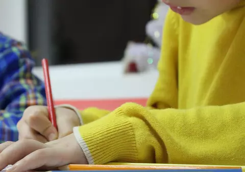 Scrisoarea unei fetiţe de 6 ani: „Arestaţi coronavirusul, vreau să mă întorc la joacă, cu prietenii mei”