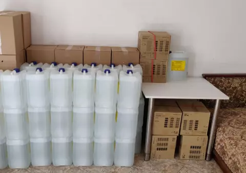 Dezinfectanți, mănuși și măști de protecție, vândute ilegal în București și Ilfov. Imagini cu ce au găsit polițiștii la percheziții