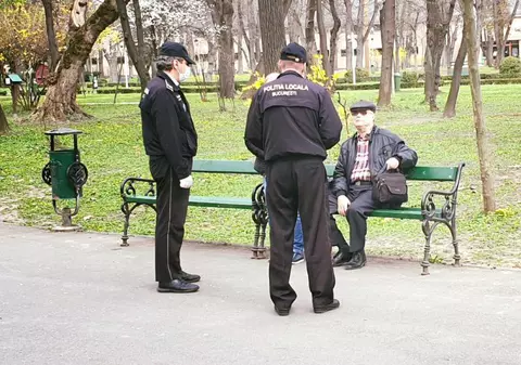 Marcel Vela vine cu explicaţii: Cei care se plimbă sau îşi scot căţelul la plimbare, pe lângă casă, nu trebuie să aibă declaraţie la ei