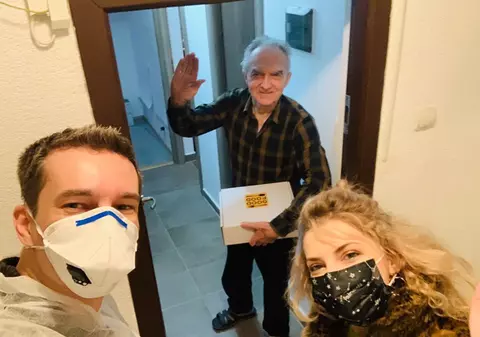 Surpriză emoționantă pentru un antreprenor care livrează mâncare în București. „S-a abonat fără să îmi spună, în semn de sprijin şi încredere”