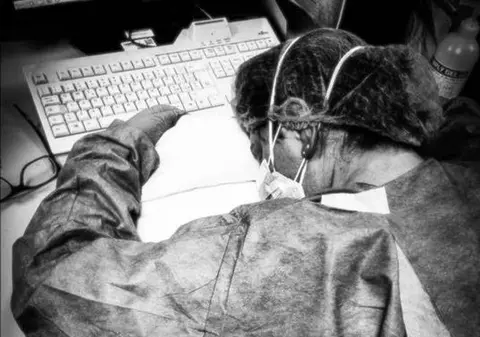 Mărturia în lacrimi a asistentei italiene, simbol al luptei împotriva virusului. ”Când cineva mă întreabă dacă mi-e frică, le răspund: Da, mi-e frică”