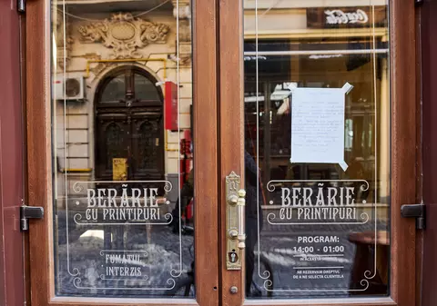 În ce condiții pot funcționa restaurantele și sălile de spectacole