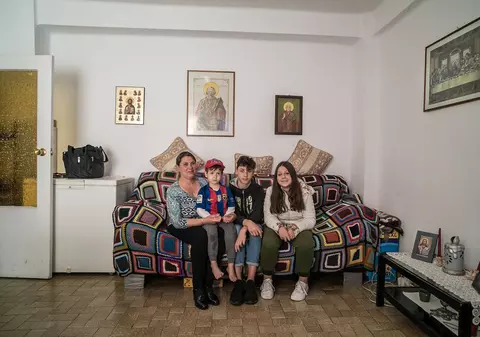 S-au interzis zborurile din Spania. Ce fac românii de acolo ne spun cei doi jurnaliști români care străbat Europa de un an