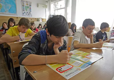 Capcana din legea zilelor libere pentru părinţi: Guvernul decontează salariile abia după 2 luni. ”E o lege de formă!”