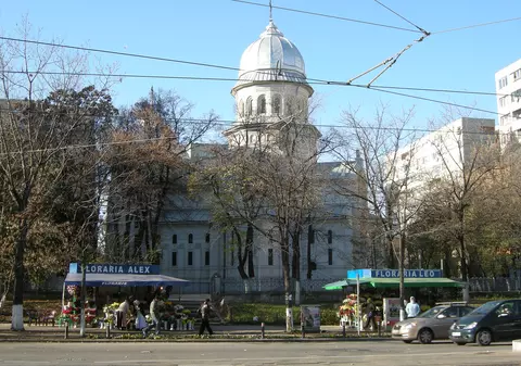 Doi preoți au fost infectați cu coronavirus. Biserica din Colentina a fost înschisă