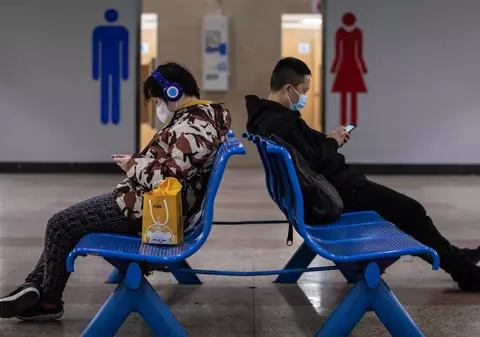 China: numărul de cazuri de infecție cu coronavirus aduse de cetățeni din afara țării este acum în creștere