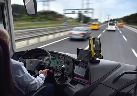 Șofer de autocar pe ruta România-Italia: „N-ar fi normal ca, dacă mă opresc din lucru, să mi se oprească și cheltuielile de acasă, cu întreținerea?!”