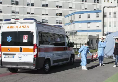 Cum păcălesc românii statul și pe ei: o vasluiancă s-a întors acasă prin Germania dintr-un sat italian cu 4 morți de coronavirus și nu e în carantină