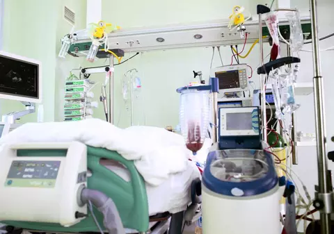 Primele probleme cu eliberarea paturilor ATI. “Mi-au spus: «Luați-o de aici, că trebuie să eliberăm spitalul pentru bolnavii de coronavirus»”