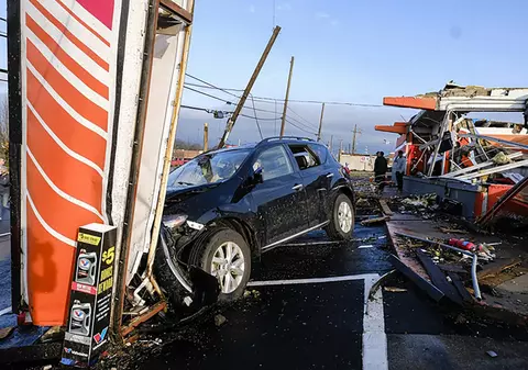 Tornade devastatoare în SUA | Cel puțin 25 de oameni au murit. Amploarea dezastrului, filmată cu o dronă